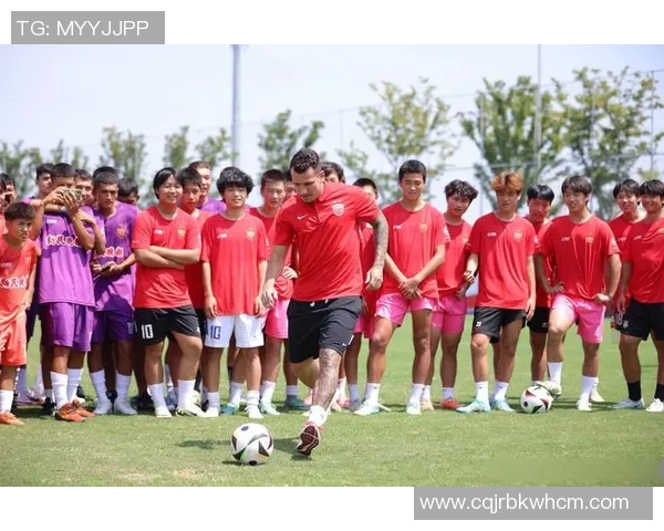 足球明星独特招牌动作助力球队赢得胜利的精彩瞬间解析